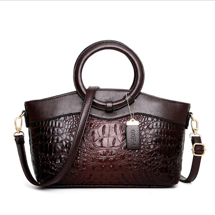 Bolso bandolera efecto cocodrilo con asa redonda