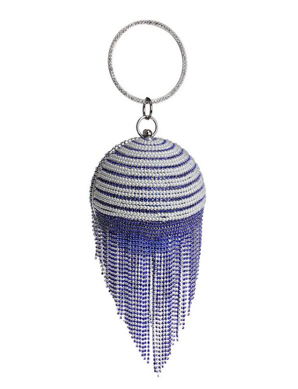 Clutch de noche con perlas, lentejuelas y flecos