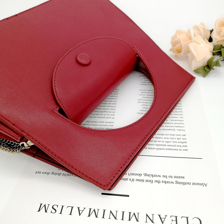 Bolso tote geométrico con cadena y detalle clutch