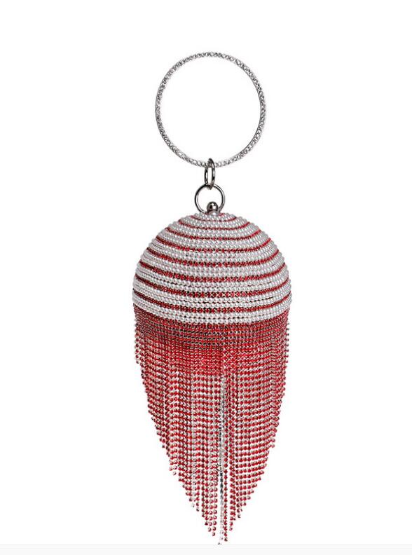 Clutch de noche con perlas, lentejuelas y flecos